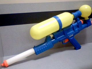   WORKING~NEEDS FIX~ 1990 LARAMI SUPER SOAKER 100 WATER SQUIRT GUN~USED