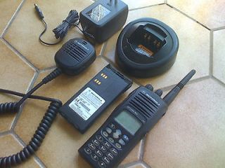   HT1550 VHF 136 174MHz 160CH TWO WAY RADIO AAH25KDN9DU8AN HT XTS HT1250