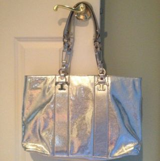   Tory Burch Metallic Silver Nico Tote Purse E w Handbag R$495