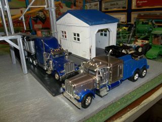    DCP SERVICE RIG PETERBILT 379 GOLD w BLUE CHASSIS DCP CHAMPAGNE PETE