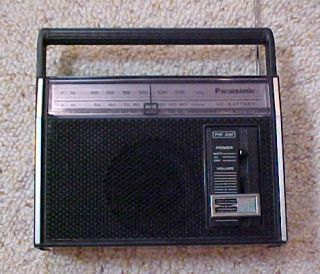    RF 537 AC BATTERY FM AM PORTABLE RADIO MANUAL EAR PHONE IN BOX