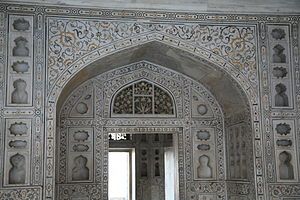 Complex Arabesque inlays at the Agra Fort in the Mughal Empire .