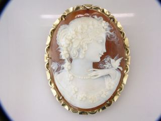 Vintage Antique Victorian Hand Carved Cameo 14K Gold Lapel Pin Brooch 