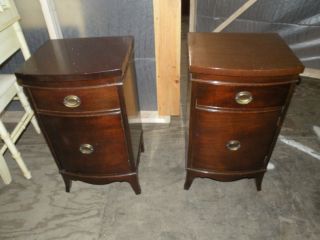 Antique Furniture Pair of Mahogany Bedroom Nightstands End Tables