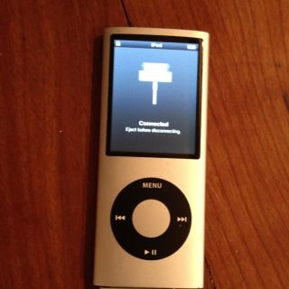 Apple iPod nano 4th Generation chromatic Silver 8 GB only works 