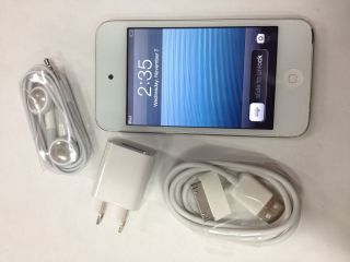 Apple Ipod touch 4th Generation WHITE   8 GB   With accessories