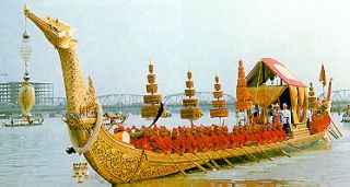 14. Royal BargeProcession (major) for APEC Meeting 20 October 2003