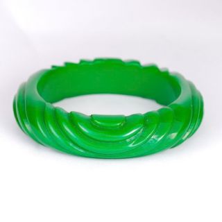 really nice old bakelite bracelet color not quite as bright as 