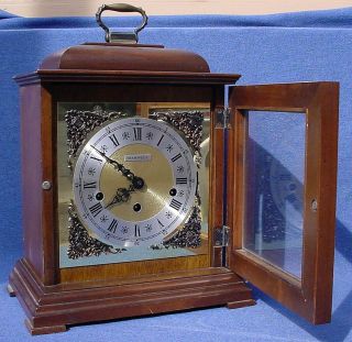 Barwick Howard Miller 1973 1050 020 Shelf Clock Chimes Runs w Key 