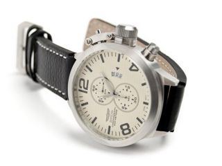 There’s something about an analog watch that’s just plain classy.