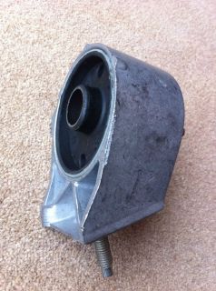 Renault 21 Turbo and Quadra Right Hand Engine Mount Mounting 