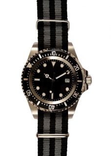 mwc bond 21 jewel automatic military divers watch from united