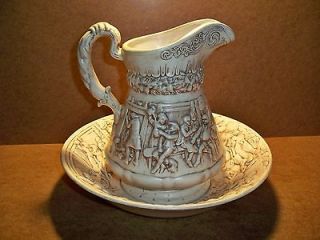 LARGE DECORATIVE VINTAGE EMBOSSED COLONIAL CERAMIC WATER BASIN PITCHER 