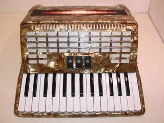 Rossetti Piano Accordion 32 Bass, 30 Key, 3 Switch, Case & Straps 