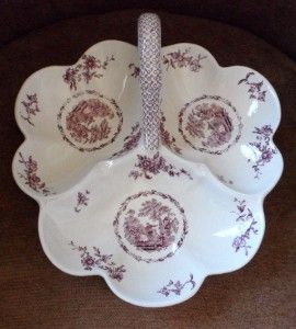 This listing is for a wonderful vintage dish circa 1940 by the 