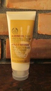 THE BODY SHOP ALMOND OIL DAILY HAND & NAIL CREAM 100 ML   NEW 