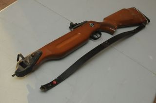 Vintage Barnett Wildcat Wood Crossbow   needs repair for parts or fix 