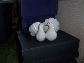   Vintage White Porcelain Couple of Doves Beautiful Love Birds