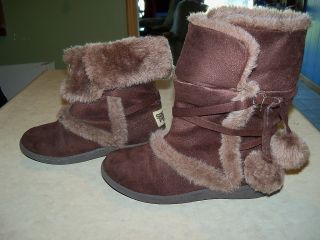 Girls South Pole Boots Sz 1 5M Mint Faux Fur Pompoms Brown Nice