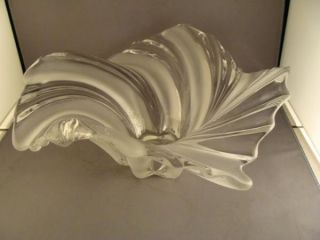MIKASA BELLE EPOQUE FROSTED AND CLEAR SWIRL OR WAVE CENTER BOWL