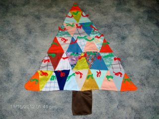 VINTAGE KNOTTED QUILTED CHRISTMAS TREE SHAPED WALL HANGING 32 HIGH