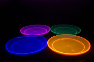 Blacklight Reactive 9 inch Plastic Party Plates 20 Ct