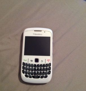 Boost Mobile Blackberry 8520 Curve White Cell Phone