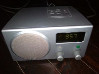 Vintage Boston Acoustics Recepter Radio AM FM Alarm Clock 60LA 