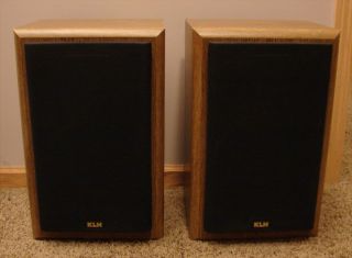 Set of KLH Model AV33 Bookshelf Speakers 140 Watts per Channel VG 
