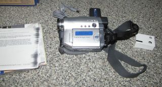 Sony Handycam DCR DVD201 Digital Video Camera Recorder Kit