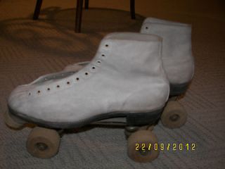 Vintage Mens Chicago Roller Skates, Size10, Unusual White leather 