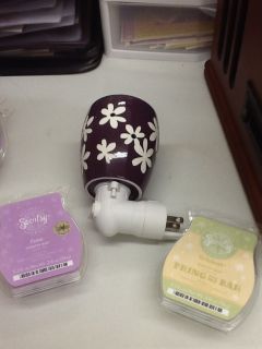 NEW Scentsy Purple Lei Plug In Wall Warmer plus Cerise and Buttermints 
