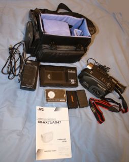 JVC Compact VHS Camcorder   bundle w case + extra tape & battery