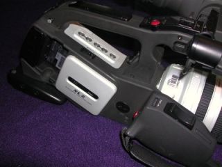 Canon XL2 3CCD MiniDV Camcorder w 20x Optical Zoom Used
