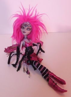 Custom OOAK Ghoulia Pink Fairy Monster High   Repaint & Costume by M 