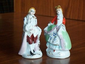 Vintage Colonial Couple Figurines   Made in Japan