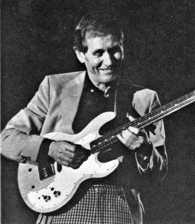 Chet Atkins and his Peaver guitar, Great photo of Chet Atkins and his 