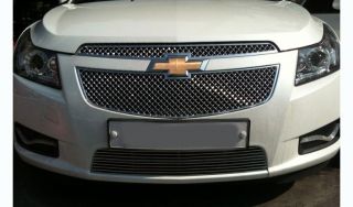 The logo is not included, we send only the Chevy Cruze Grill.