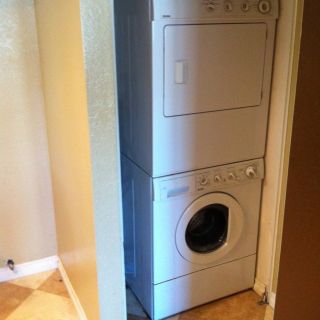 Stackable Washer Dryer Combo (gas) In Excellent Working Condition