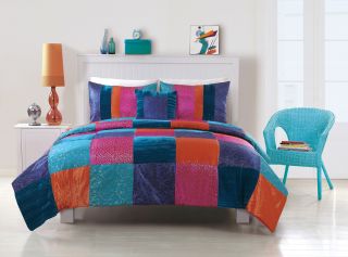  COMFORTER SET? IF SO, THEN THIS STUNNING BEDDING IS A MUST FOR YOU