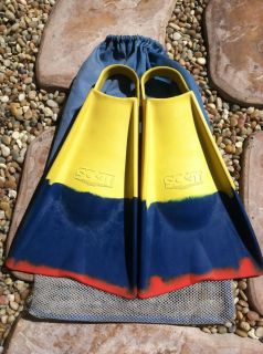 Vintage Scott Bodyboard Bodysurf Fins w Bag Excellent Condition Size S