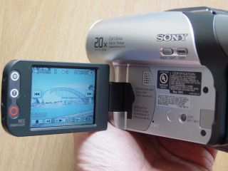 Sony HandyCam DCR DVD92 Nightshot DVD Camcorder 20x Optical Zoom