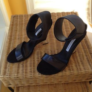 Diane Von Furstenberg Size 7 Black Leather Sandal Worn Once