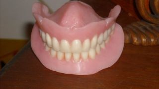 Set of upper and lower used dentures, & 2 uppers,arts & crafts,display