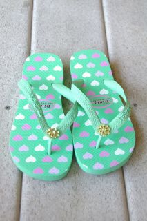 NWT DINIS LOS ANGELES GREEN HAVAIANAS FLIP FLOPS WITH PINK HEARTS AND