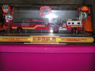 Code 3 LIMITED EDITION CITY OF NY BUREAU OF TRAINING LADDER TRUCK NEW