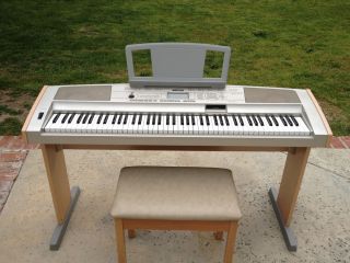  Yamaha DGX 500 Keyboard Bench