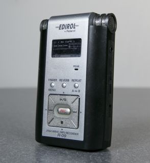 Roland R 09 Portable Digital Audio Recorder