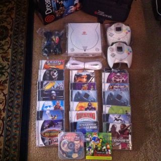 Sega Dreamcast System in Box w 18 Games 2 Controllers Carry Case Great