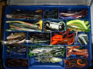 FISHING LARGE LOT OF SOFT PLASTIC BAITS WORMS LIZARDS EELS TUBES 4 LBS